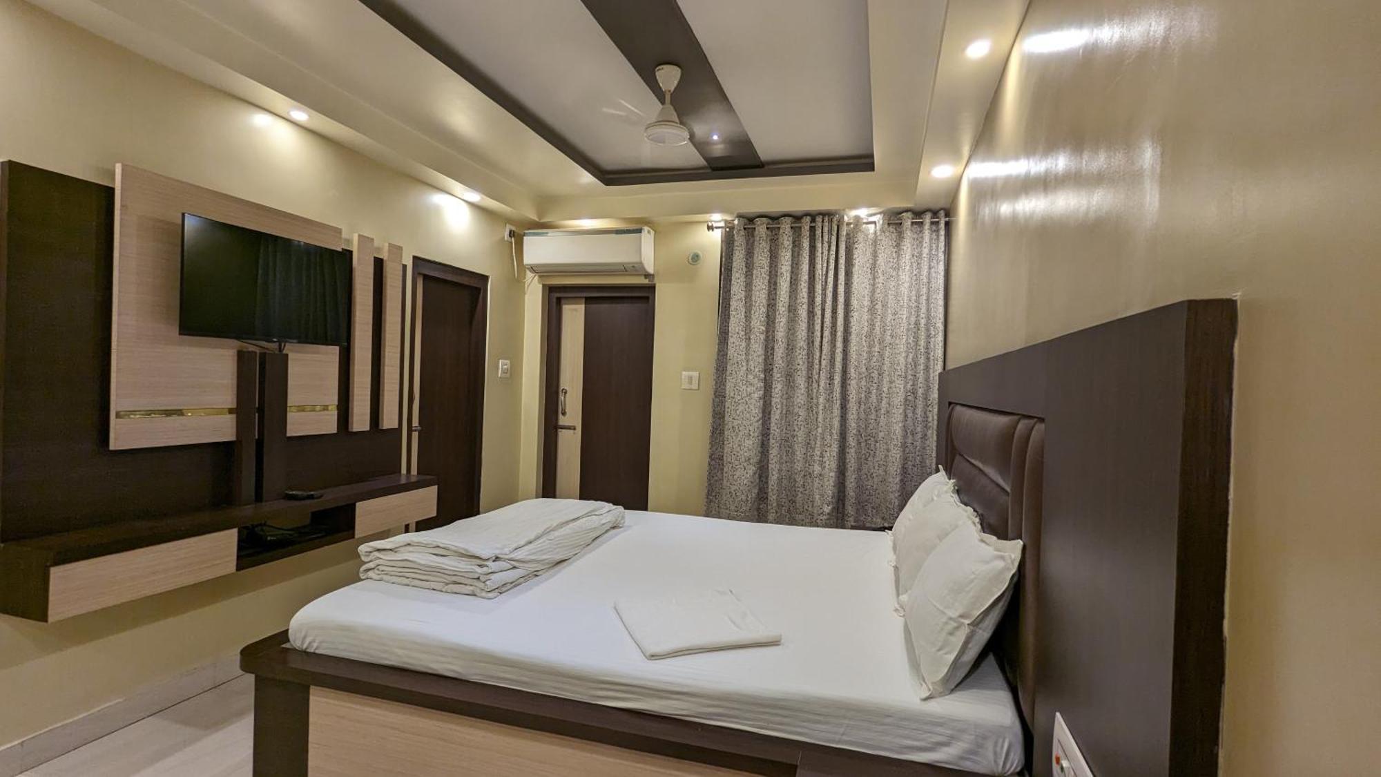 Hotel Binapani Deluxe 1 타라피트 외부 사진