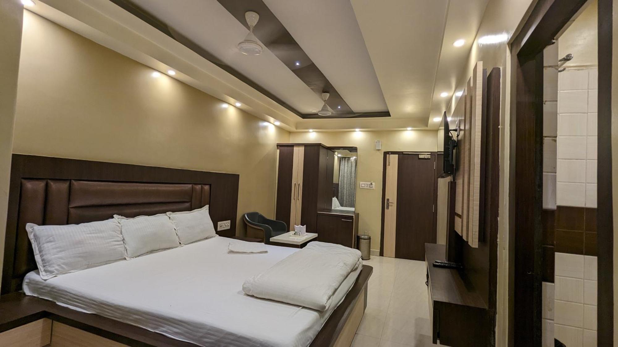 Hotel Binapani Deluxe 1 타라피트 외부 사진