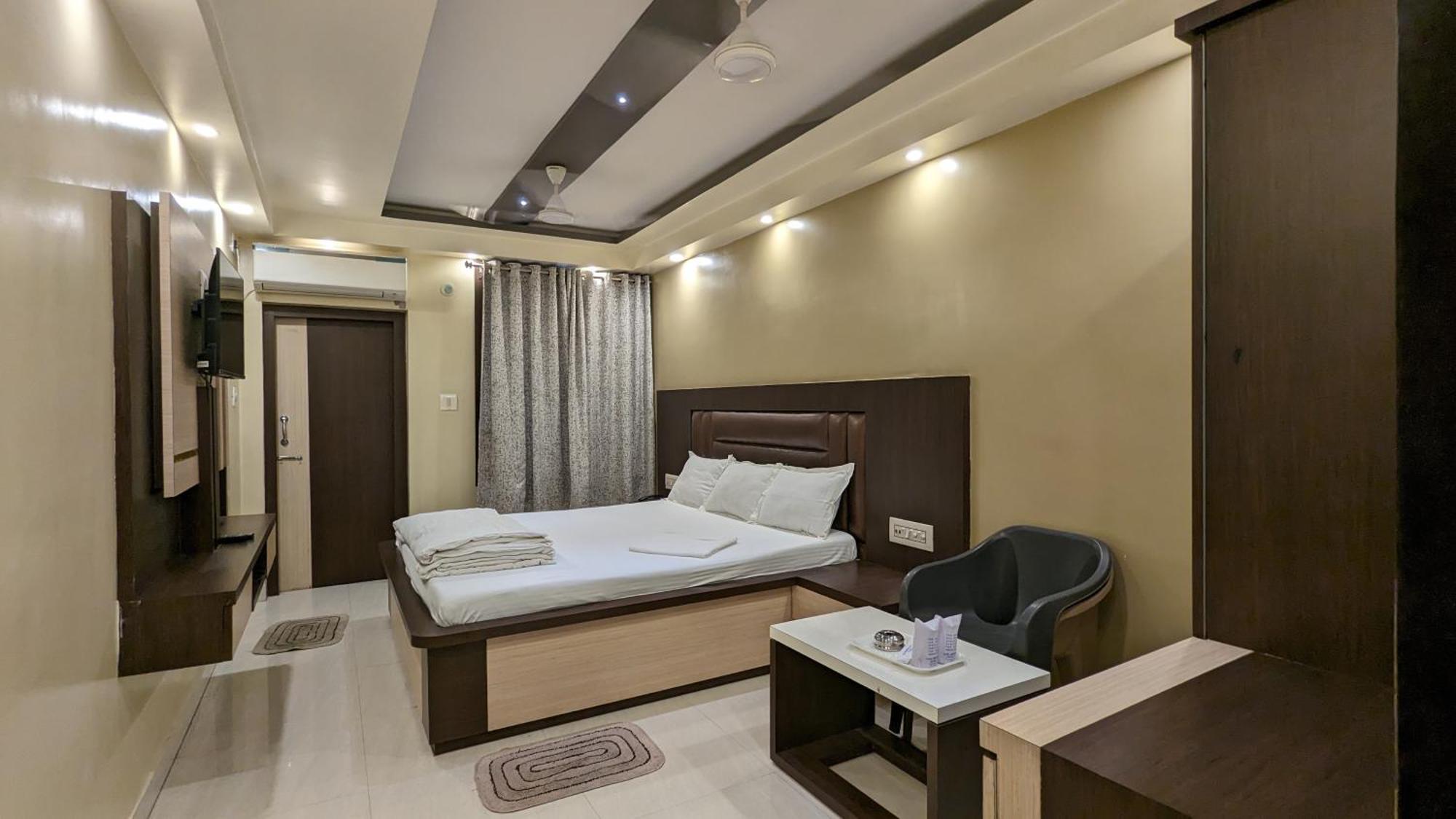 Hotel Binapani Deluxe 1 타라피트 외부 사진